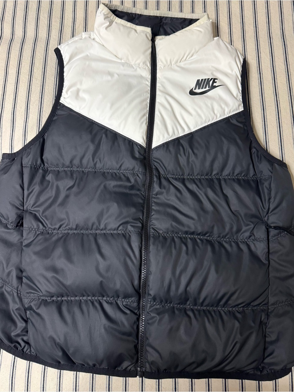 Nike Windrunner Reversible Down Puffer Vest Women’s L White Black 939442-100